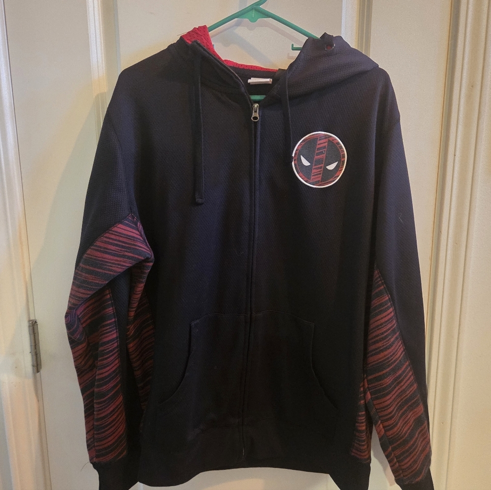 Marvel Size Large Deadpool Sweater‎